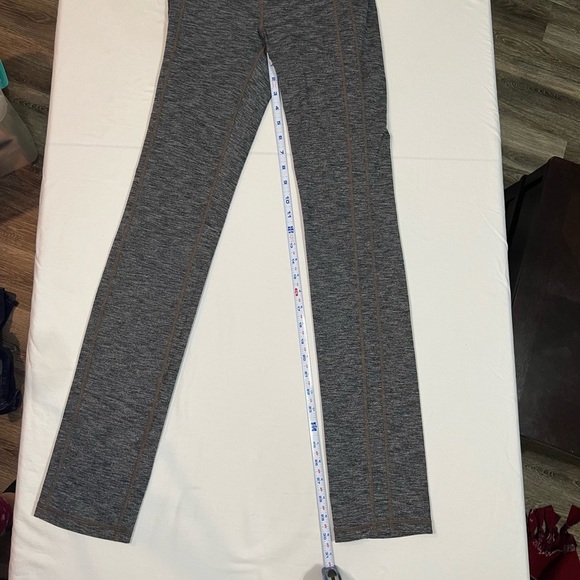 Athleta Yoga Pants Hidden pocket, Heather Gray, sz: Small - Picture 3 of 3